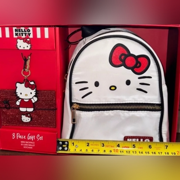 🆕Hello Kitty Set - Mini Backpack, Glitter Card Wallet And Keychain by Sanrio - Picture 4 of 4